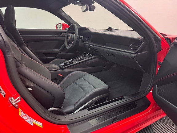 Porsche 911 Carrera GTS 6 of 22