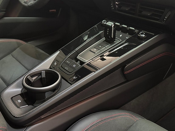 Porsche 911 Carrera GTS 11 of 22
