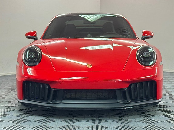 Porsche 911 Carrera GTS 2 of 22