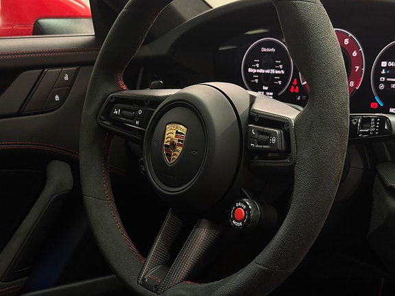 Porsche 911 Carrera GTS 13 of 22