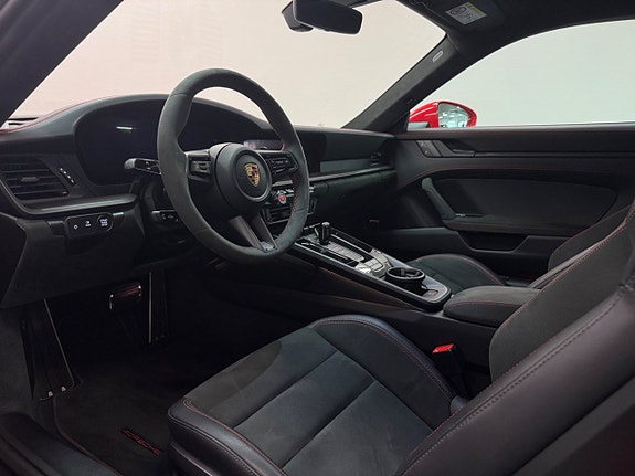 Porsche 911 Carrera GTS 8 of 22