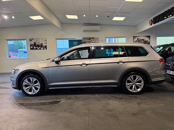 Volkswagen Passat Alltrack 19 of 23