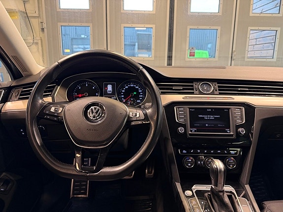 Volkswagen Passat Alltrack 8 of 23