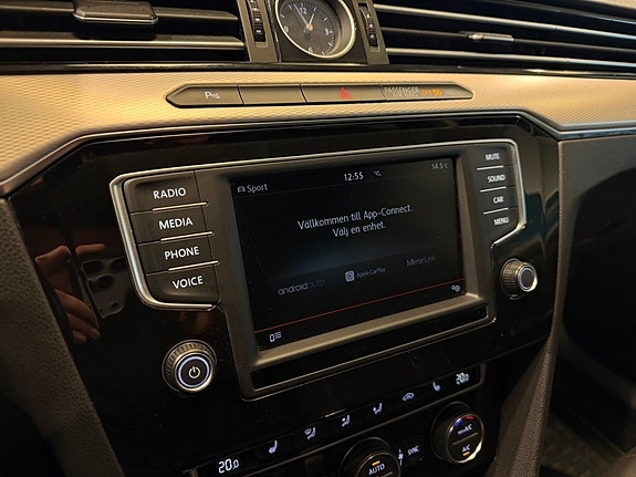 Volkswagen Passat Alltrack 14 of 23