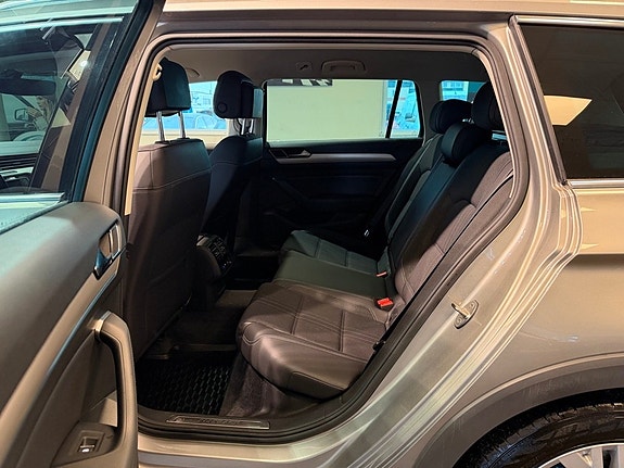 Volkswagen Passat Alltrack 18 of 23