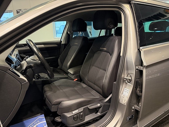 Volkswagen Passat Alltrack 10 of 23
