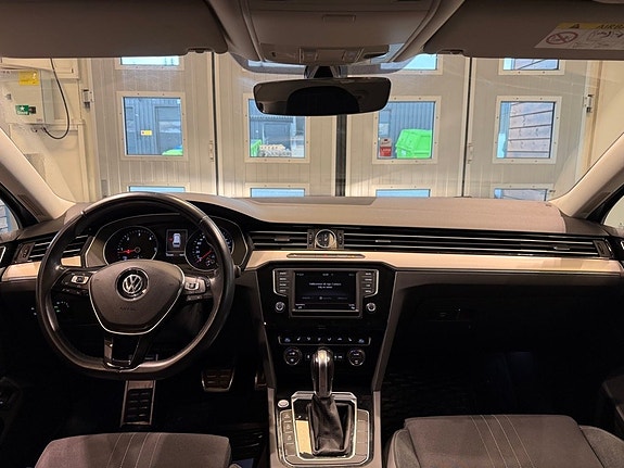Volkswagen Passat Alltrack 5 of 23