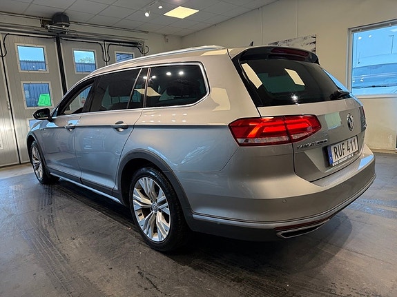 Volkswagen Passat Alltrack 3 of 23