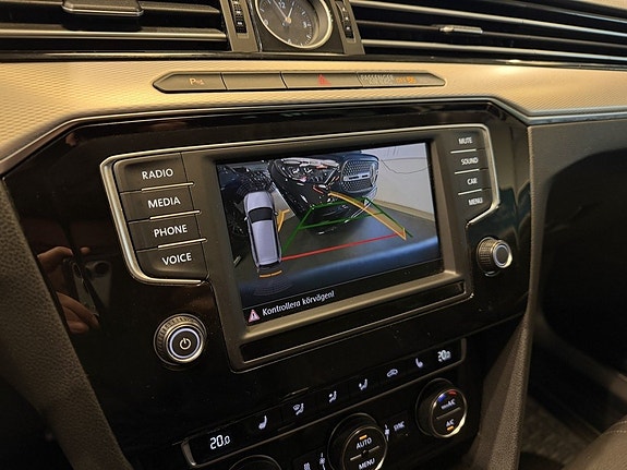 Volkswagen Passat Alltrack 13 of 23