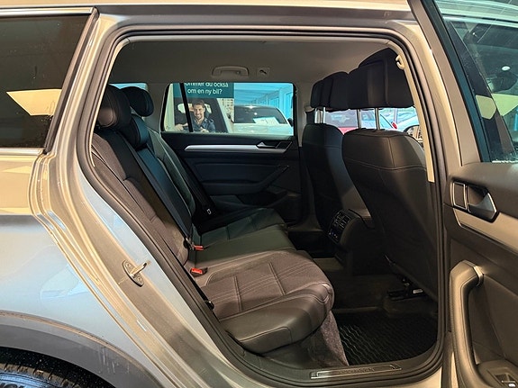 Volkswagen Passat Alltrack 17 of 23