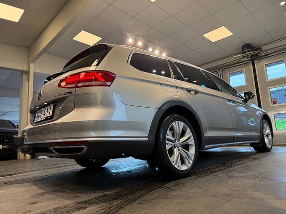 Volkswagen Passat Alltrack 4 of 23