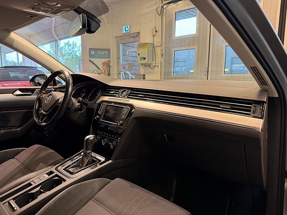Volkswagen Passat Alltrack 9 of 23