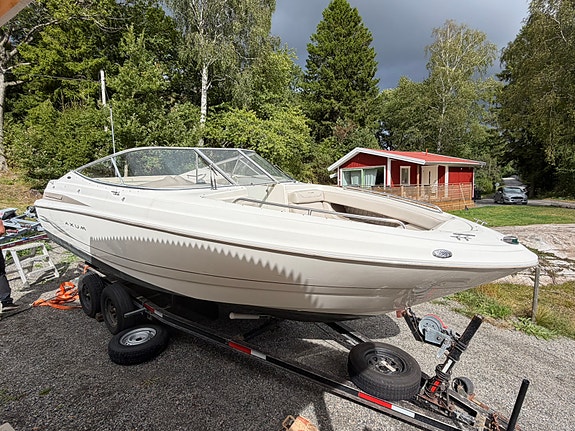 Maxum 2300 SR Mercruiser 5.7 260hk Alpha One rejäl Trailer 6 of 15