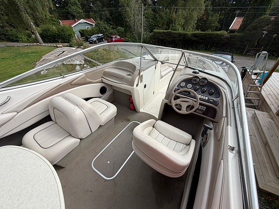 Maxum 2300 SR Mercruiser 5.7 260hk Alpha One rejäl Trailer 11 of 15