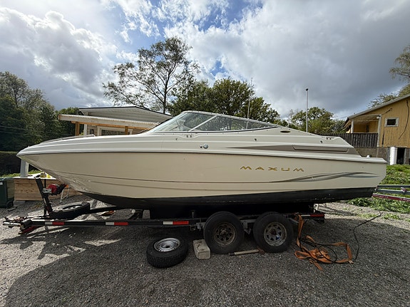 Maxum 2300 SR Mercruiser 5.7 260hk Alpha One rejäl Trailer 2 of 15