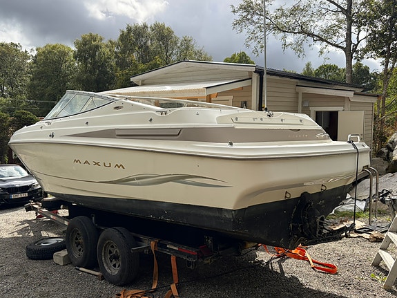 Maxum 2300 SR Mercruiser 5.7 260hk Alpha One rejäl Trailer 3 of 15