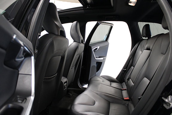 Volvo XC60 16 of 30