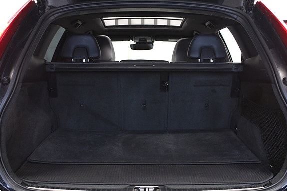 Volvo XC60 8 of 30