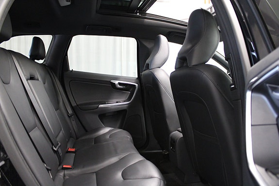 Volvo XC60 14 of 30