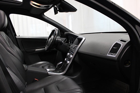 Volvo XC60 12 of 30