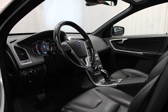 Volvo XC60 11 of 30