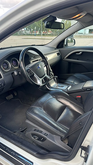 Volvo V70 4 of 5