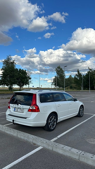 Volvo V70 3 of 5