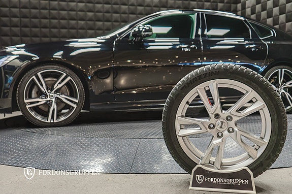 Volvo S90 2 of 27