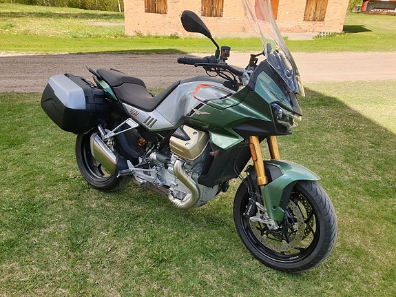 Moto Guzzi V100 Mandello S 3 of 4