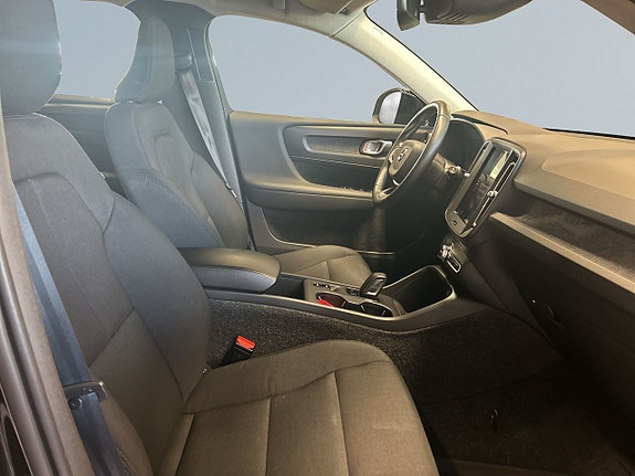 Volvo XC40 10 of 18