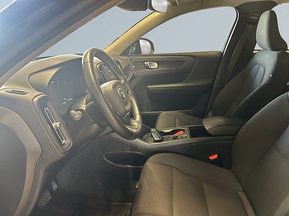 Volvo XC40 7 of 18