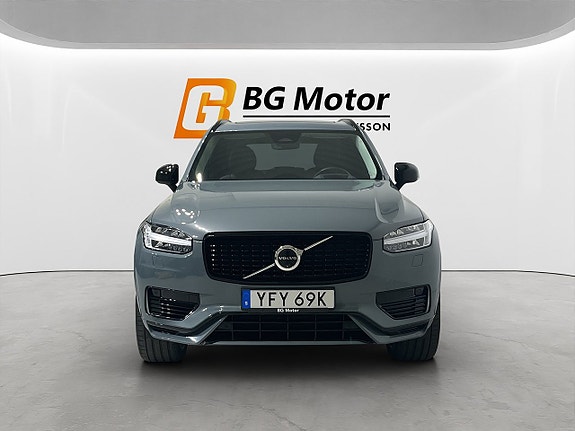 Volvo XC90 2 of 21