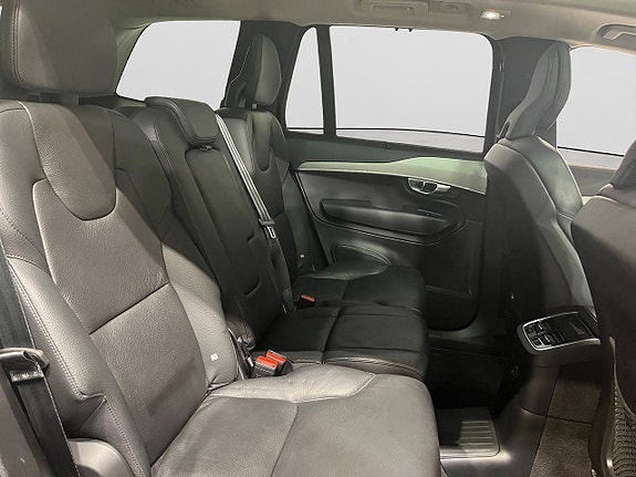 Volvo XC90 11 of 21