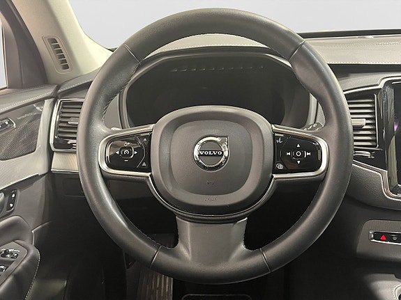 Volvo XC90 15 of 21