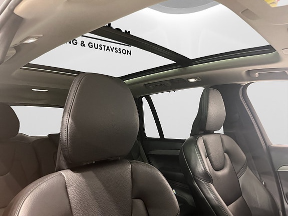 Volvo XC90 10 of 21