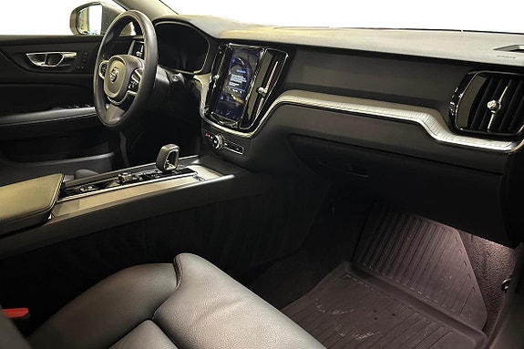 Volvo V60 Cross Country 10 of 14