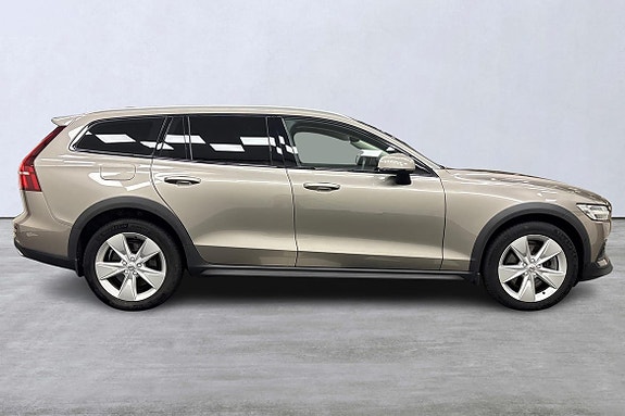 Volvo V60 Cross Country 5 of 14