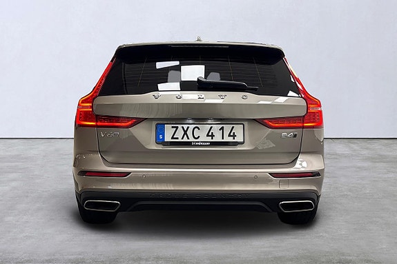 Volvo V60 Cross Country 4 of 14