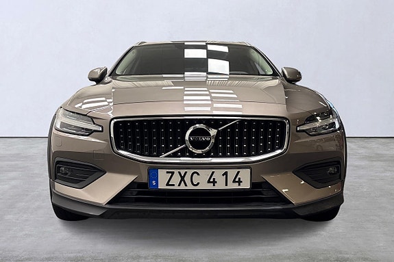 Volvo V60 Cross Country 7 of 14