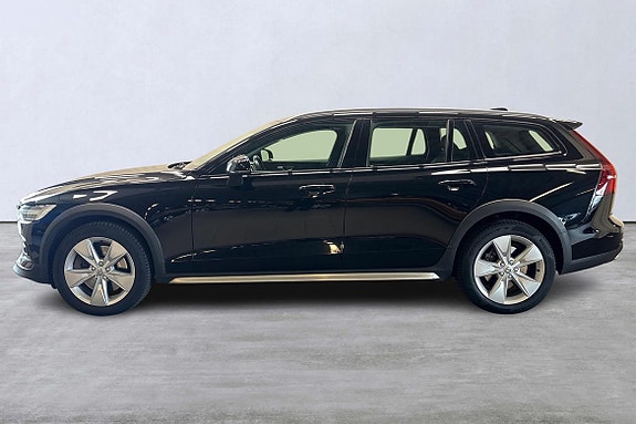 Volvo V60 Cross Country 2 of 18