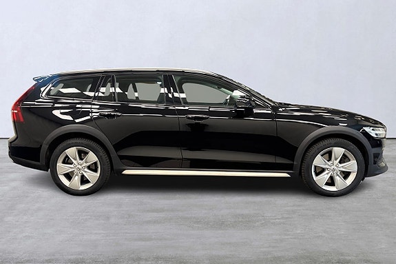 Volvo V60 Cross Country 3 of 18