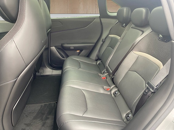 Mazda CX-6e 13 of 15