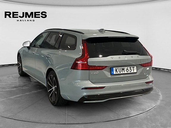 Volvo V60 2 of 15