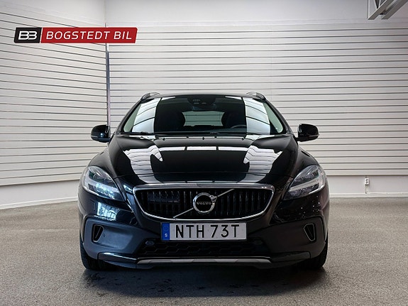 Volvo V40 Cross Country 2 of 23