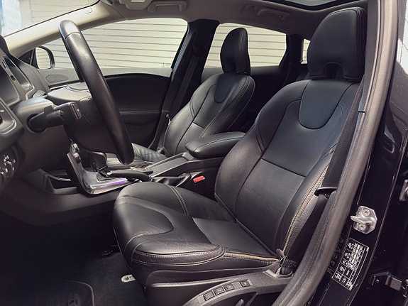 Volvo V40 Cross Country 13 of 23