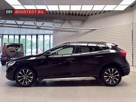 Volvo V40 Cross Country 4 of 23