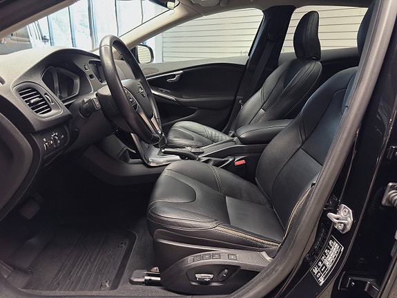 Volvo V40 Cross Country 12 of 23