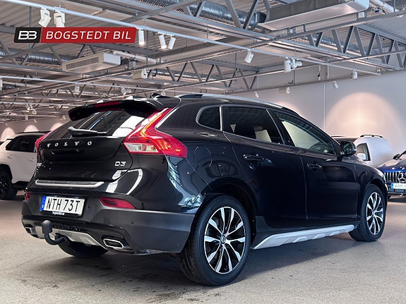 Volvo V40 Cross Country 7 of 23
