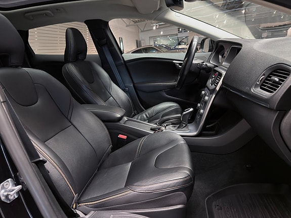 Volvo V40 Cross Country 16 of 23