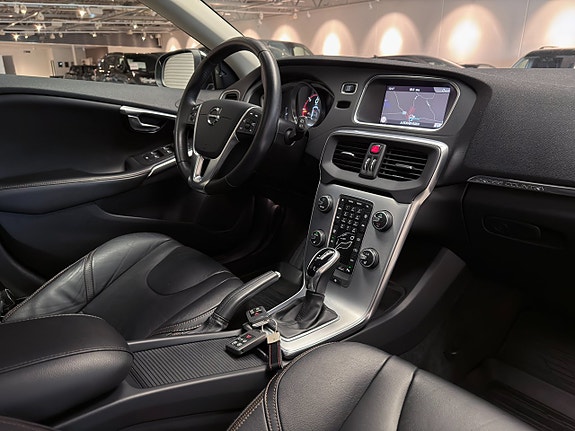 Volvo V40 Cross Country 18 of 23